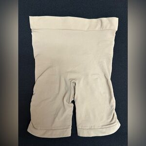 SKIMS Seamless Shapewear Shorts Nude Beige Size Small High Waist Like New